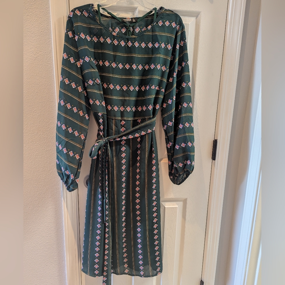 Elegant Green Patterned Dress